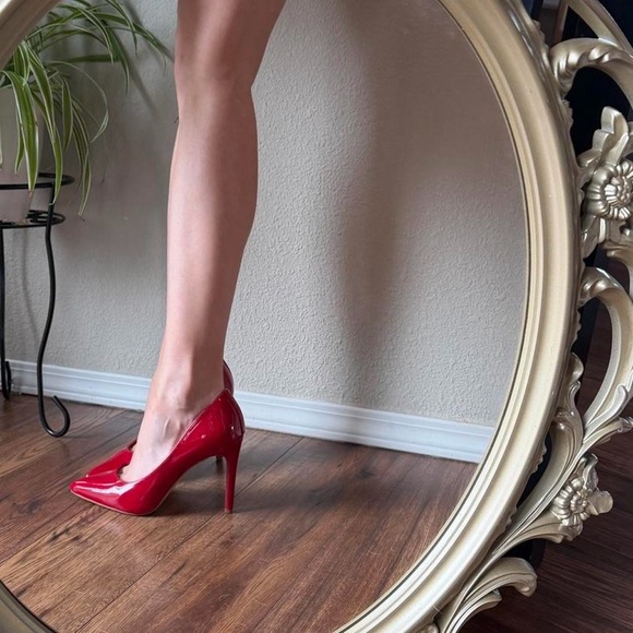 Michael Kors Red Patent Leather Pointed Toe Stiletto pumps - Picture 3 of 10